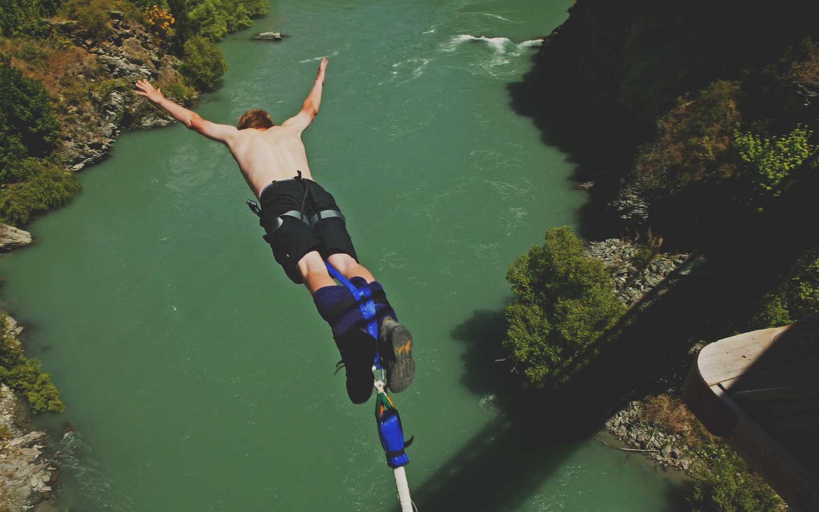 Bungee Jumping Scorpio Travel & Tour